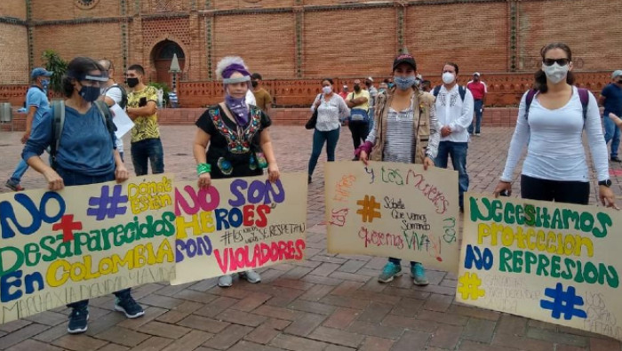 Los caminantes llegaron a la Gobernación en Cali, para denunciar asesinato de líderes y lideresas sociales en Colombia.
