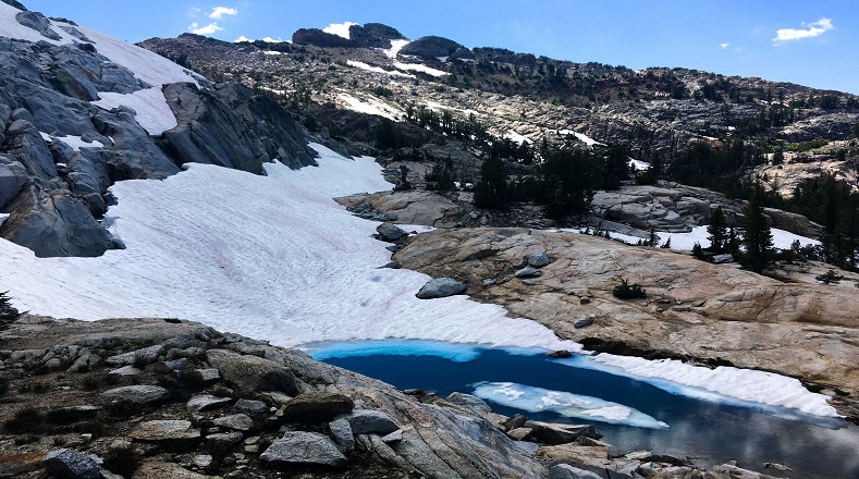 En Estados Unidos, en el Parque Nacional Yosemite también se puede encontrar el fenómeno de la nieve rosada.	