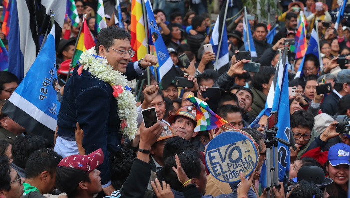 El candidato presidencial del MAS, Luis Arce, encabeza la intención del voto, según las encuestas.