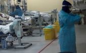 Una enfermera se prepara para atender pacientes de la Covid-19 en un hospital de Santiago de Chile.