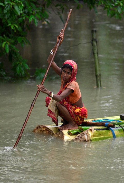 Un tercio de Bangladés, país que tiene centenares de ríos, está bajo las aguas producto de las peores inundaciones en una década. Alrededor de 1.5 millones de personas se han visto afectadas. 