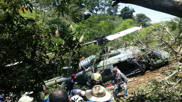 El Ejército colombiano informó que el helicóptero había desaparecido con seis tripulantes cerca de la frontera con Brasil.