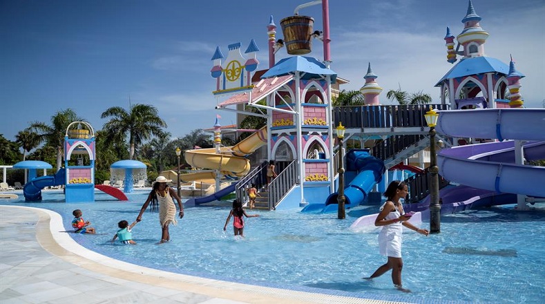 Punta Cana es el principal destino turístico de República Dominicana, donde los hoteles de más de 500 habitaciones tienen limitada la ocupación a un 30 por ciento durante julio, mientras que en agosto aumentará a un 50 por ciento y a un 75 por ciento en diciembre.