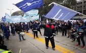 Los trabajadores de Latam Argentina protagonizaron este jueves en Buenos Aires otra protesta contra las arbitrariedades de dicha empresa.