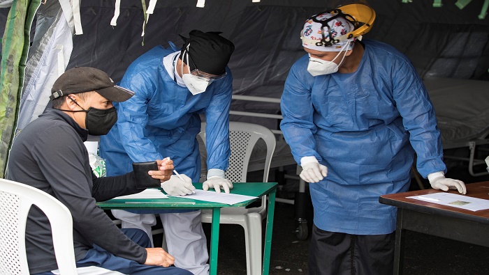 En Ecuador más de 300 especialistas del sector Salud han sido despedidos de sus cargos durante la crisis sanitaria.