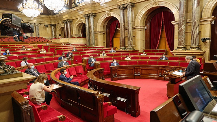 Las resoluciones fueron aprobadas por la mayoría absoluta de los partidos del parlamento.