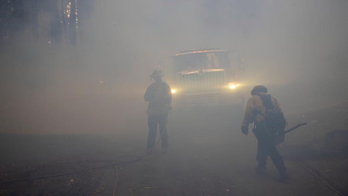 El fuego ha provocado la evacuación de personas de varios condados en California.