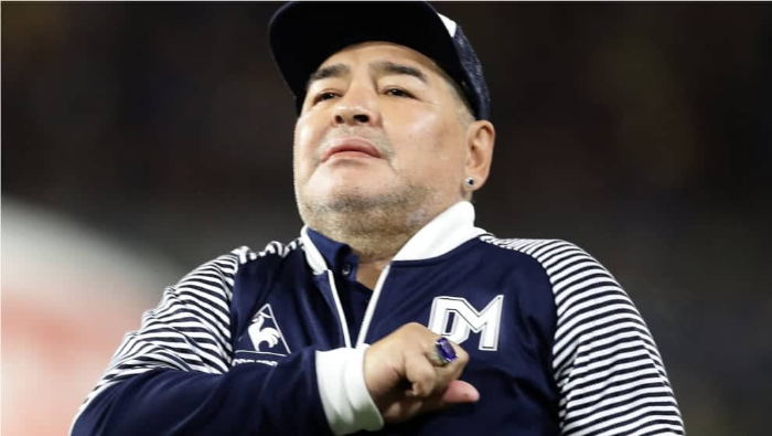 El exastro argentino de fútbol, Diego Maradona, dijo que él perdió a un familiar a causa de la Covid-19, y sabe lo que es no poder despedirse y no tener para comer.