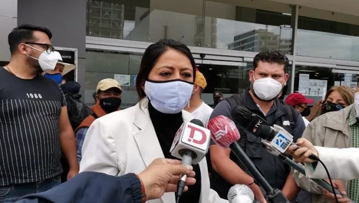 Paola Pabón asegura ser víctima de persecución política al pertenecer al partido del expresidente Rafael Correa.