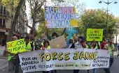 Los chalecos amarillos salen a las calles de París y otras regiones para exigir mayor justicia social y un referéndum de iniciativa ciudadana. 