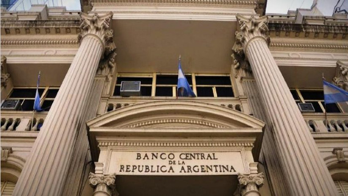 Las autoridades argentinas han impulsado una estrategia para la desdolarización paulatina de la economía.