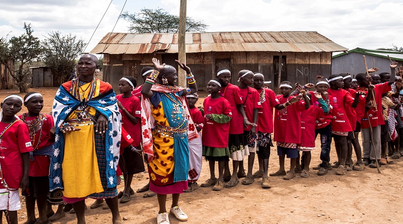La etnia Masái originaria de Kenia y Tanzania está conformada por alrededor de 850.000 personas. Uno de los rituales más interesantes e importantes es el paso de ser joven y adulto hacia la edad mayor: se trata del Olng´esherr que marca el inicio a la edad anciana.
