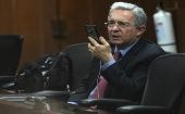 A pesar de la renuncia de Uribe a su puesto en el Senado, el alto tribunal continuará con su indagación ya que mantiene el fuero por la supuesta participación activa de la empleada de su UTL.