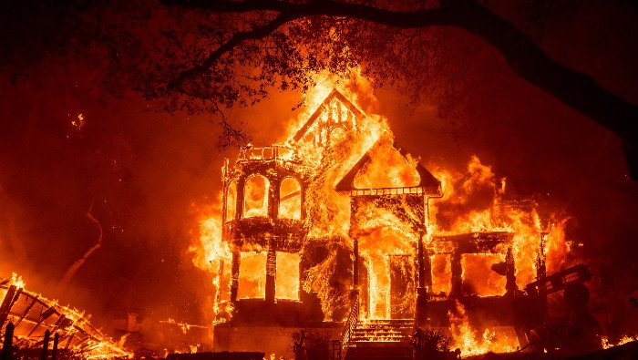 El Glass Fire mantiene evacuadas a decenas de miles de personas y tiene en vilo a la población de Santa Rosa, de 170.000 habitantes.
