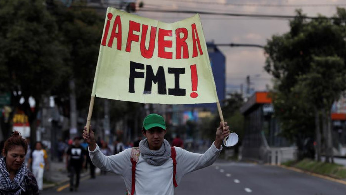 Los acuerdos con el FMI han implicado nuevos planes de austeridad y recortes sociales, que han estado seguidos de protestas populares.