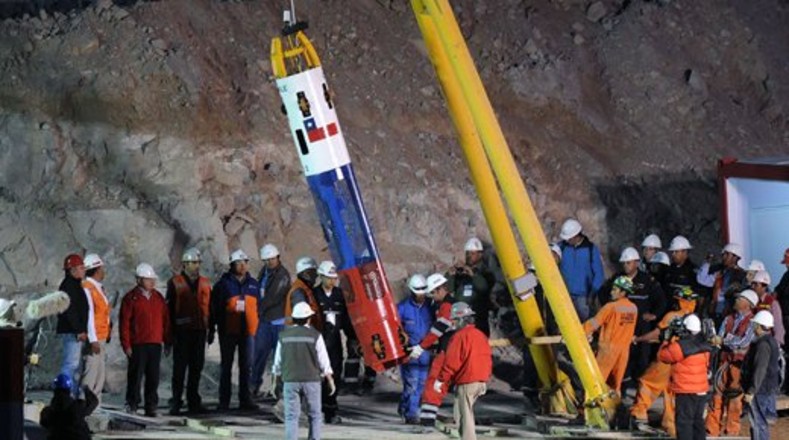 En un viejo yacimiento al norte de Chile, 33 mineros quedaron atrapados durante 69 días, como resultado de una negligencia patronal.