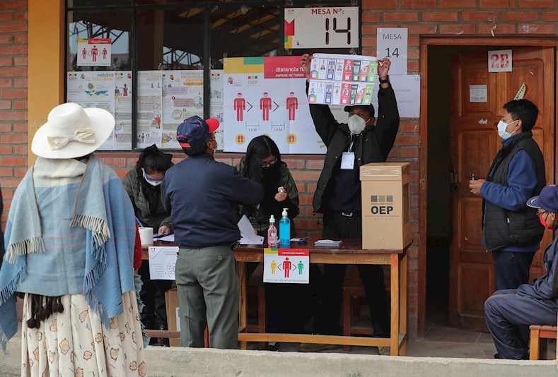 Los 5.134 recintos electorales dispuestos en el país empezaron a abrir a las 8H00 local (12H00 UTC) y funcionarán hasta las 17H00 (21H00 UTC).