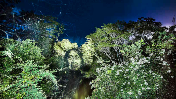 Por medio del arte se hacen visibles los rostros de los nativos amazónicos ante la deforestación devastadora de su selva.