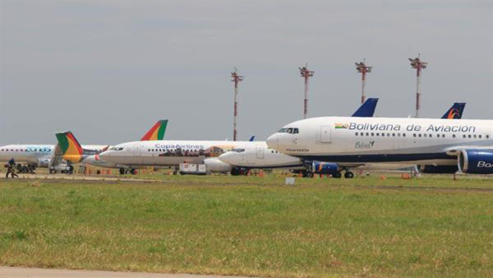 Las autoridades del sector aeroportuario de Bolivia  adeudan tres meses de pagos de salarios a los trabajadores de Aasana.