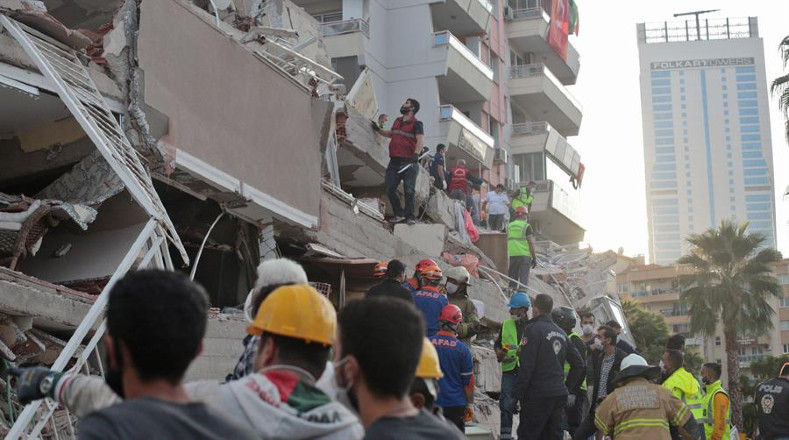 Turquía es el territorio más afectado por el desastre. Allí se reportan docenas de edificaciones de derribadas y unas 200 personas fallecidas.