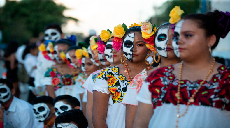 Aunque oficialmente el Día de Muertos en México es el 2 de noviembre esta celebración se desarrolla por varios días alrededor de la fecha.