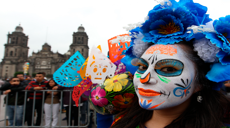 “La gente se disfraza de catrinas, de Frida Kahlo, dos elementos propios de la cultura mexicana y ya no se disfrazan de fantasmas o brujas que está más referido a la cultura del Halloween”, según Zarauz.