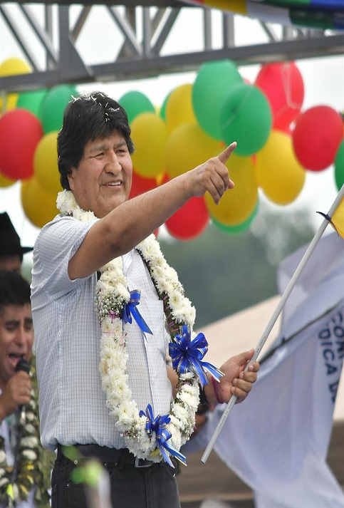 El expresidente boliviano Evo Morales llegó este miércoles a Chimoré, en el trópico de Cochabamba, donde representantes del pueblo boliviano, delegaciones internacionales y líderes políticos le brindaron un multitudinario recibimiento.