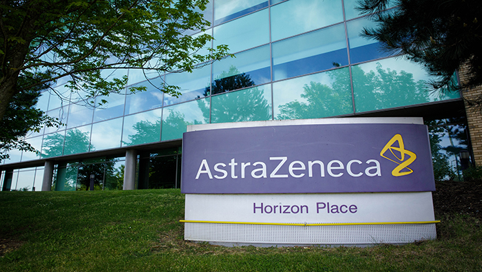Administrando dos dosis completa con un intervalo de un mes el resultado de la vacuna de AstraZeneca fue del 62 por ciento de efectividad.
