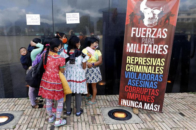 Las Fuerzas Armadas colombianas han sido señaladas por reiteradas denuncias de violaciones a menores.