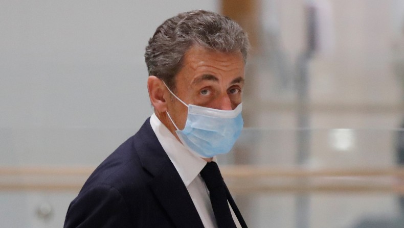 A Sarkozy se le acusa en este juicio de corrupción y tiene pendiente otro por financiamiento ilegal de su campaña de 2009.