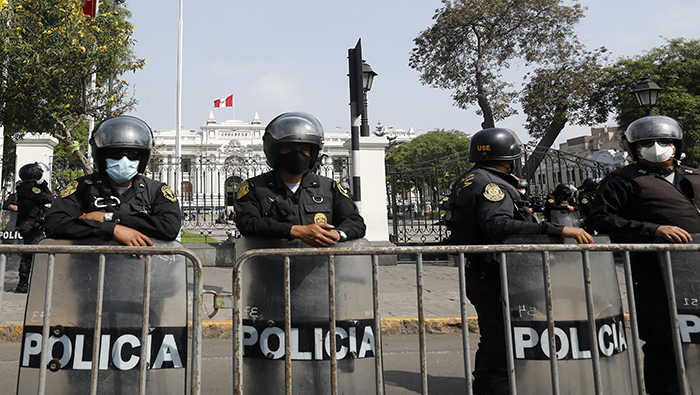 La crisis política en Perú continua agravándose tras las discordias entre parlamentarios y el Gobierno del presidente interino, Jorge Vásquez Becerra.