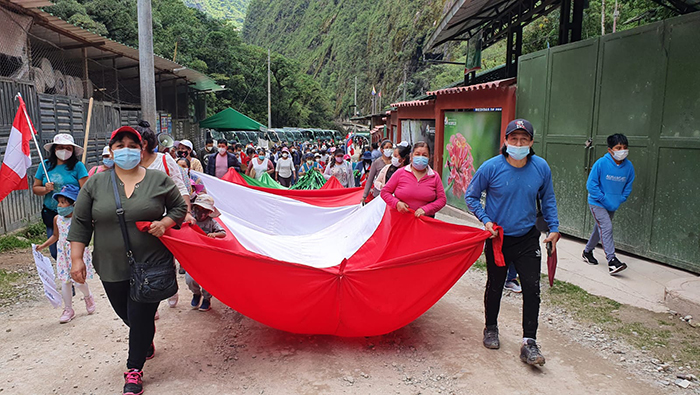 Las autoridades locales mantendrán cerrado el paso turístico hacia Machu Picchu hasta que se llegue a un acuerdo con las partes en conflicto.