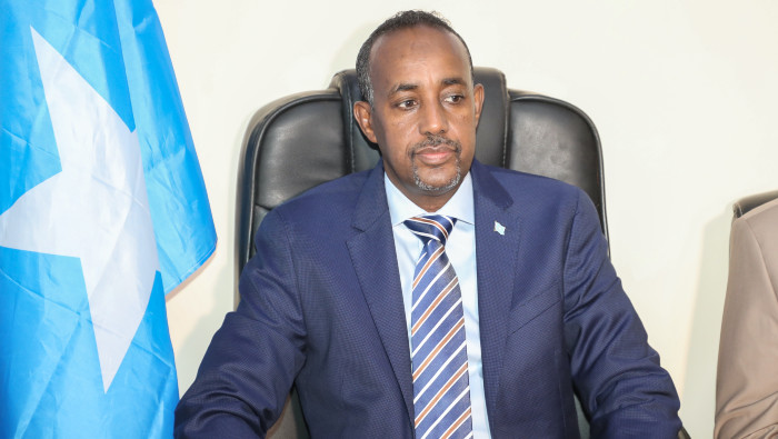 El atentado se produjo frente al lugar donde se esperaba la presencia del presidente somalí, Mohamed Hussein Roble.