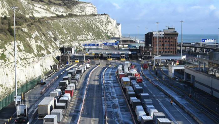 El puerto de Dover reabrió su frontera después de que Francia cerró su frontera con Gran Bretaña durante 48 horas por preocupaciones sobre la nueva variante del coronavirus.