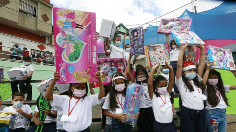 Pese a bloqueo imperial niños venezolanos reciben más de 12 millones de juguetes