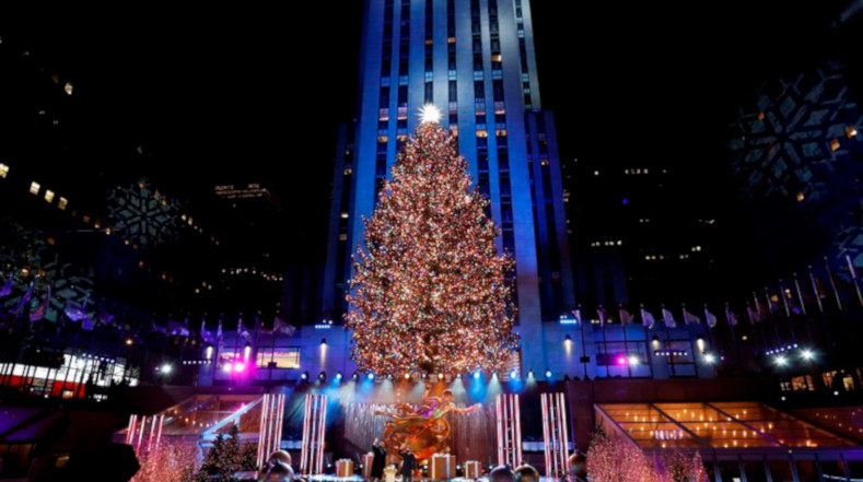 El tradicional árbol navideño en Rockefeller Center, Nueva York.