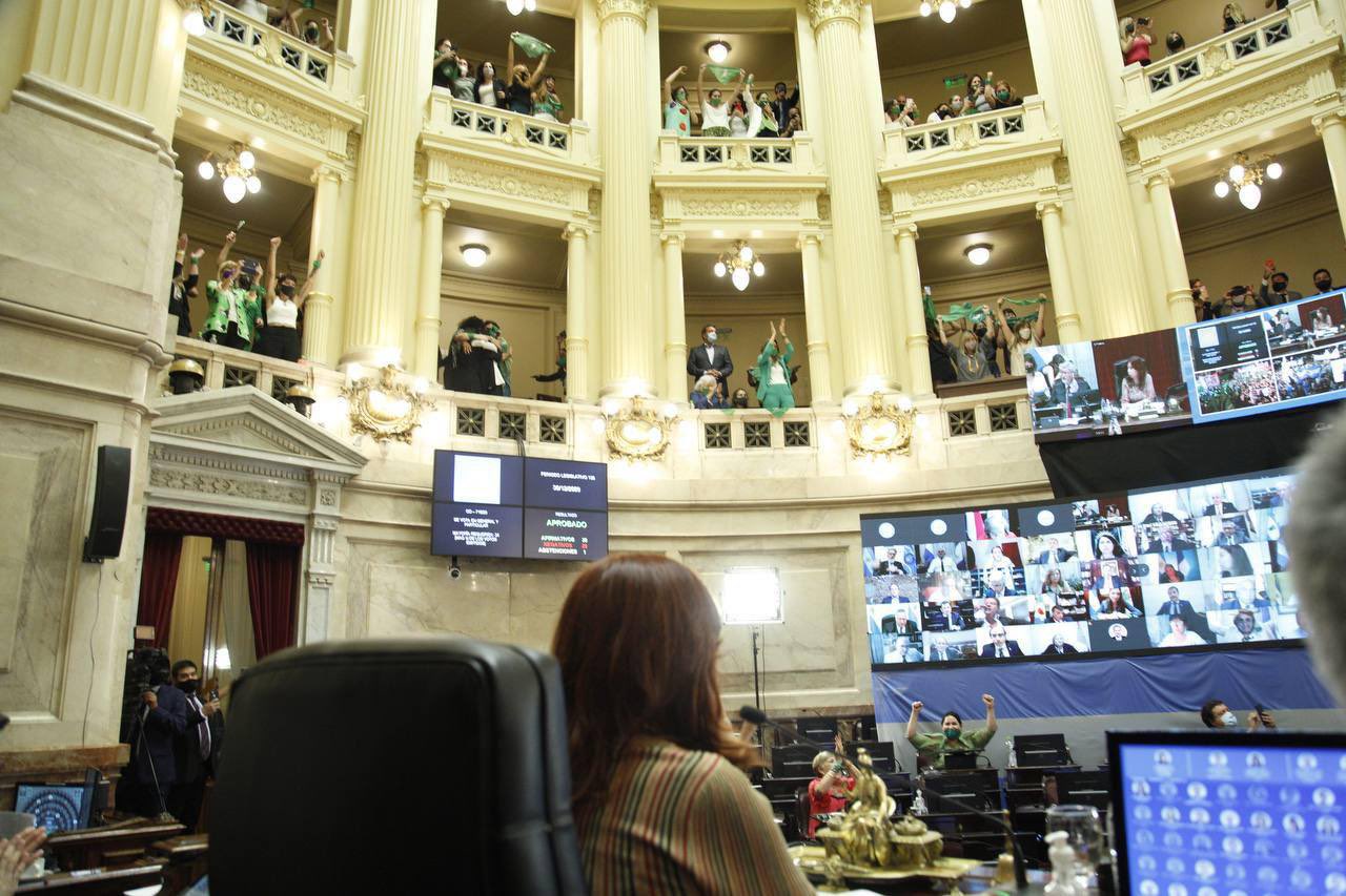Senado de Argentina aprueba legalización de interrupción del embarazo