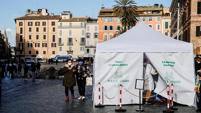 Debido al elevado número de contagios y decesos a causa de la Covid-19, las autoridades italianas prevén extender el estado de emergencia.