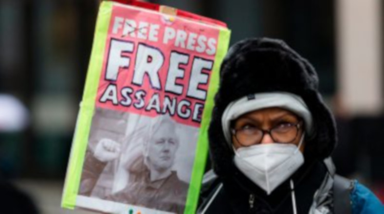 La comunidad internacional ha considerado en distintas oportunidades que lo que ocurre con Julian Assange también afecta a la labor del periodismo en todos los territorios del mundo, pues significa que quedaría anulada la protección para periodistas y editores al momento de realizar su trabajo.