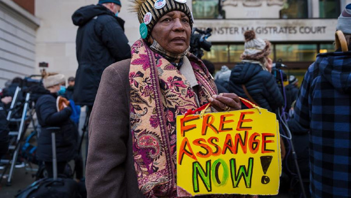 Cientos de personas se apostaron fuera del Tribunal de Westminster para exigir, a la postre sin éxito, la liberación de Julian Assange.