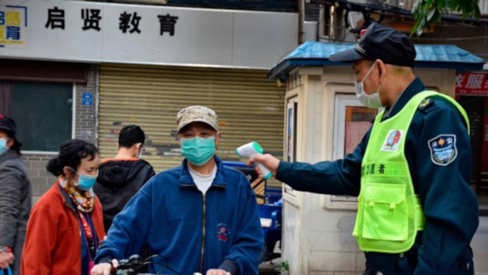 Langfang, al sureste de Beijing, dijo que sus 4.900.000 de residentes serían puestos en cuarentena domiciliaria y estarían sujetos a pruebas masivas de Covid-19.