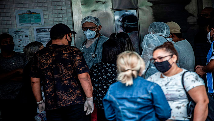 La capacidad hospitalaria fue desbordada por el alto número de pacientes con coronavirus en Manaos.
