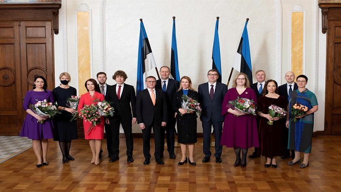 El nuevo gobierno de Estonia tendrá siete ministras, lo cual equivale al 46, 7 porciento del gabinete.