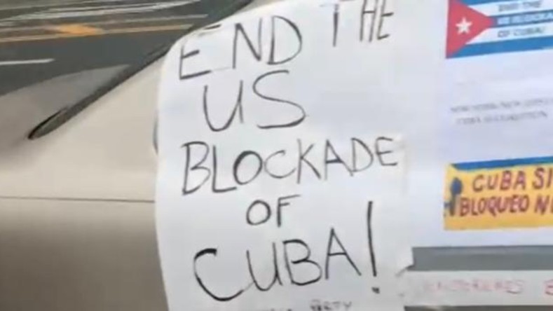 La caravana devino en espacio para reclamar el levantamiento del bloqueo impuesto a Cuba y el cual causa un daño humano irreparable.