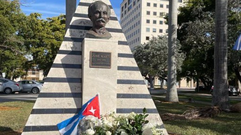El recorrido sirvió, también, para homenajear a José Martí, héroe nacional cubano, en el aniversario 168 de su natalicio.