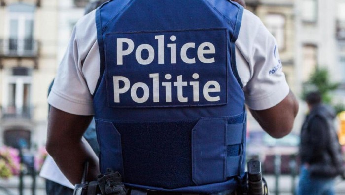 Un gran despliegue policial en la zona de la estación Oeste de la capital belga toma el espacio tras reportarse el incidente.