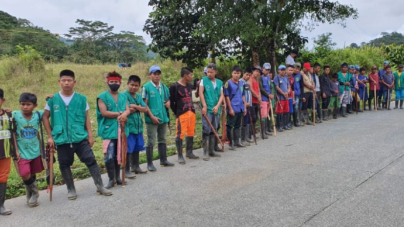 Las comunidades indígenas comenzaron un bloqueo de carretera como protesta frente a la acción gubernamental en la administración de fondos para esos pueblos.