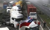 A group of truckers blocks routes, Chile, 2019.