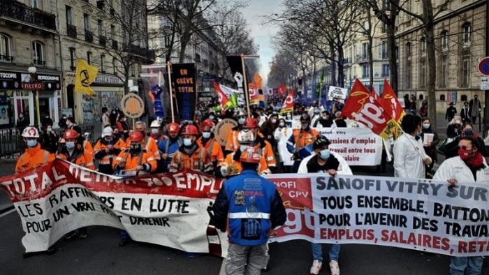 La CGT indicó que unos 20.000 trabajadores se manifestaron en París, Marsella, Toulouse, Nantes, Lyon, Saint Etienne y Rennes.