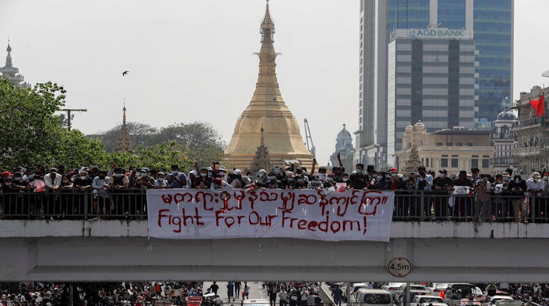 Parte del pueblo en Myammar continúa protestando en las calles de distintas ciudades del país como Kutkai, Myitkyina, Naipyidó y Mandalay, además de Rangún.  
